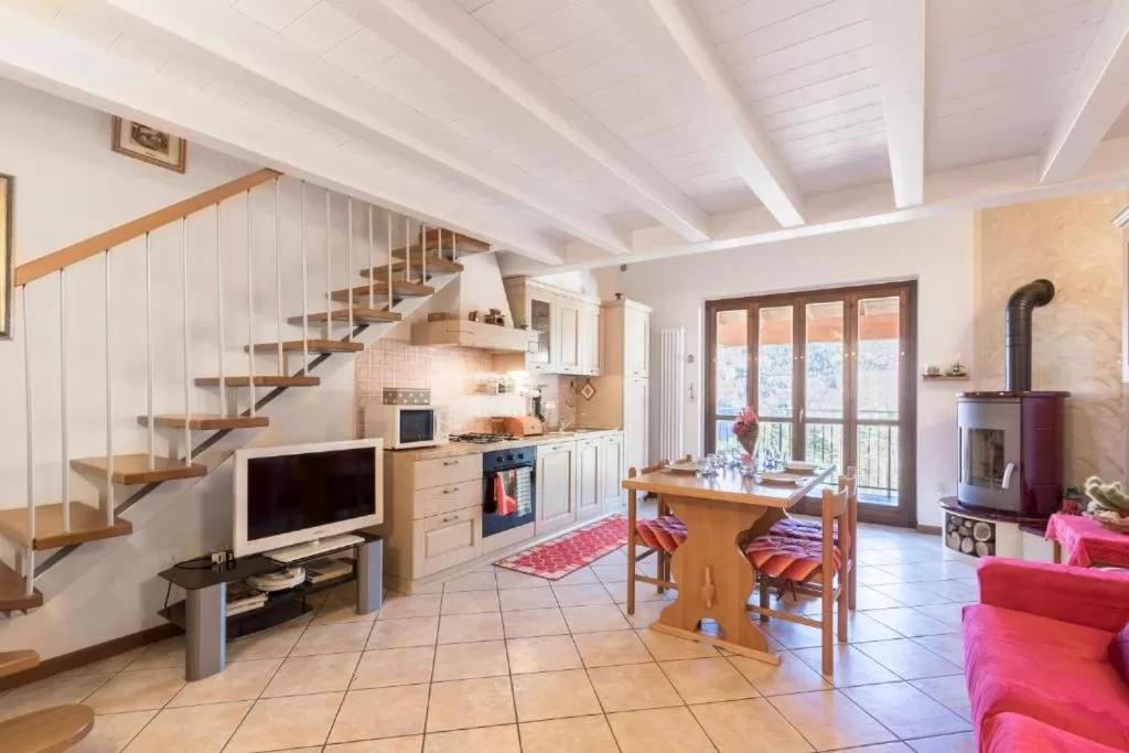Casa Vacanze Rosalba Ferrara di Monte Baldo المظهر الخارجي الصورة