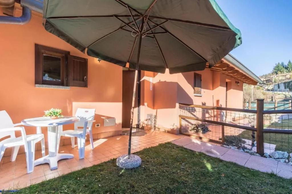 Casa Vacanze Rosalba Ferrara di Monte Baldo المظهر الخارجي الصورة