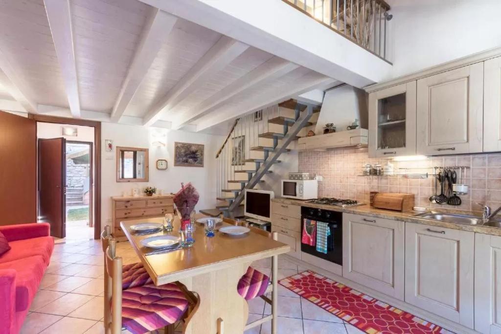 Casa Vacanze Rosalba Ferrara di Monte Baldo المظهر الخارجي الصورة